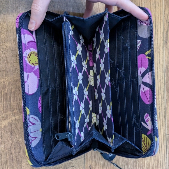 Vera Bradley Pigeon Printed Floral Nightingale Accordion Wallet - Picture 6 of 8